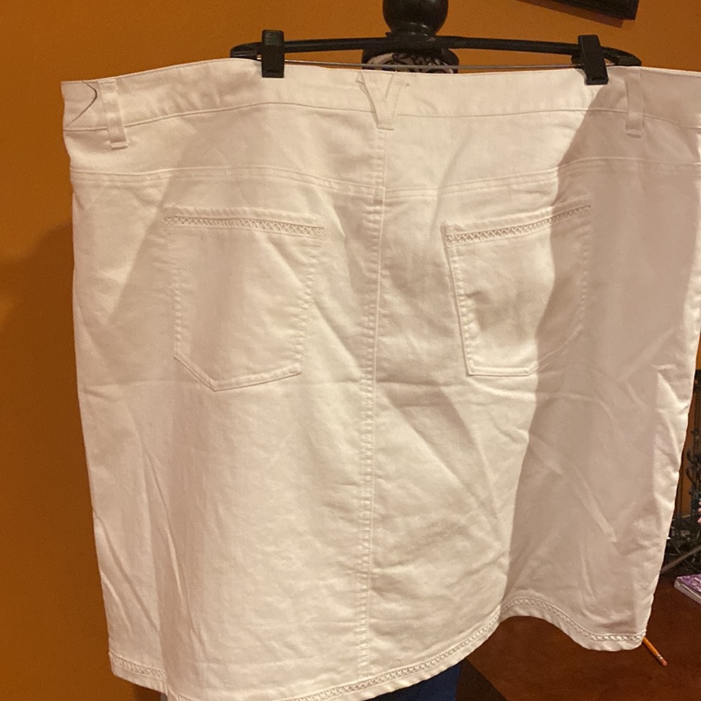 CJ Banks white denim skirt with crochet detail pen mark - Picture 4 of 7